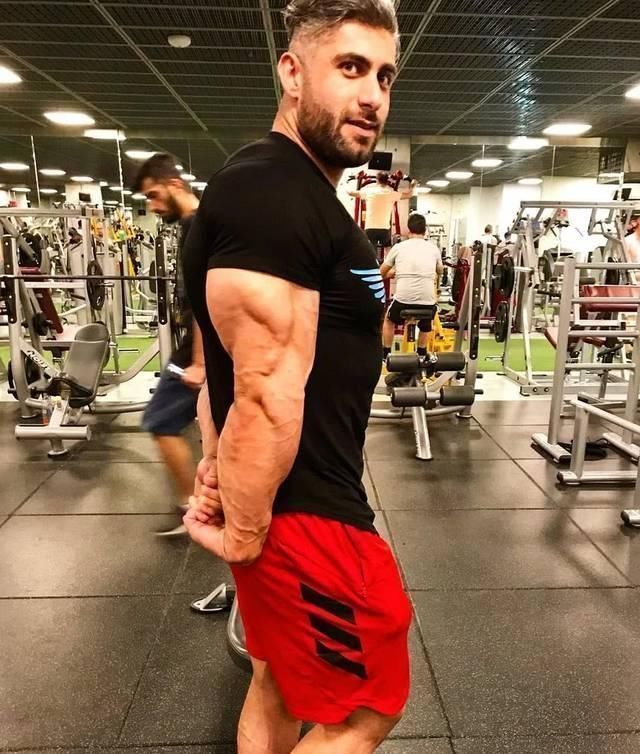 健身模特|伊朗小伙常年保持8%体脂,曾因瘦小而被嘲笑,今专业健身模特!