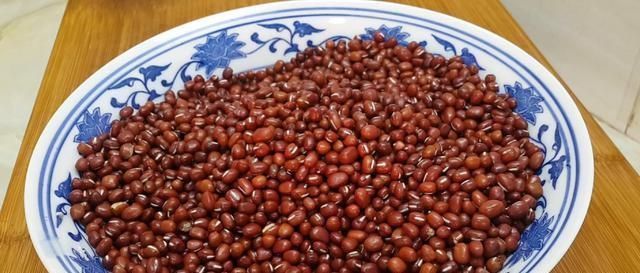 半斤红豆,1斤面粉,不用烤箱,教你做创意红豆包,比发糕还好吃