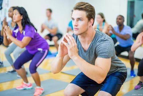 身材|想通过徒手健身练出“健美身材”？确保大重量，身材由你定！