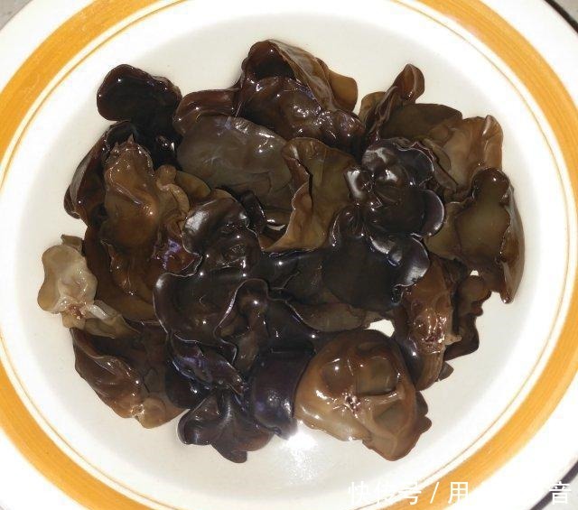 凉拌木耳腐竹,做法简单又开胃