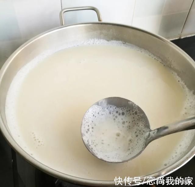  快过年啦!自制豆腐豆香味更浓，过年家里聚餐做菜也方便!