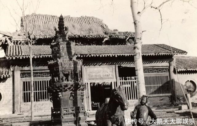 1914年山西蒲州老照片，山西蒲州古城门与破旧的寺庙