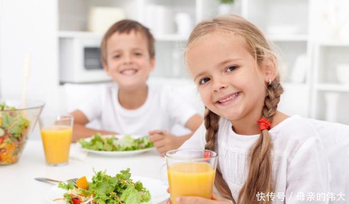 你家孩子正在被“催熟”,预防孩子早熟,这些食品不要给孩子吃了