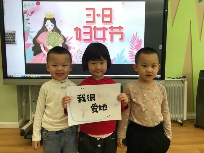 【主题教育】呼得木林幼儿园在“三.八”妇女节这天开展爱的教育