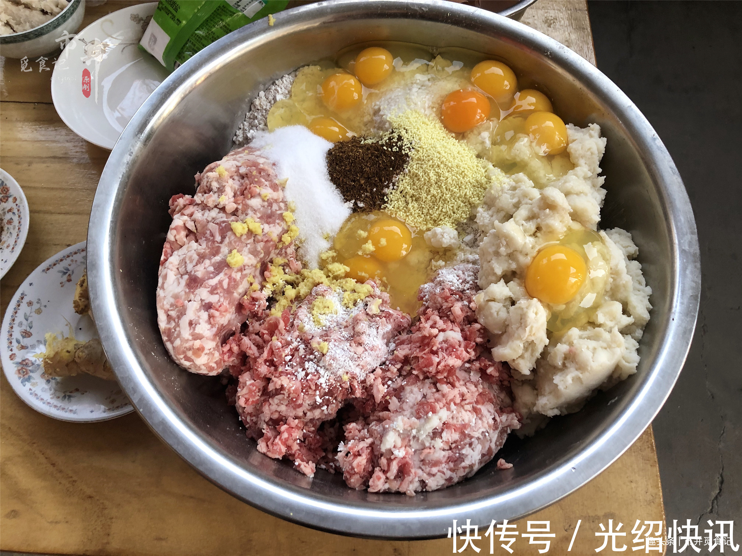 炸牛肉丸|老式炸牛肉丸配方，记住“321”比例，丸子个个空心，酥脆松软