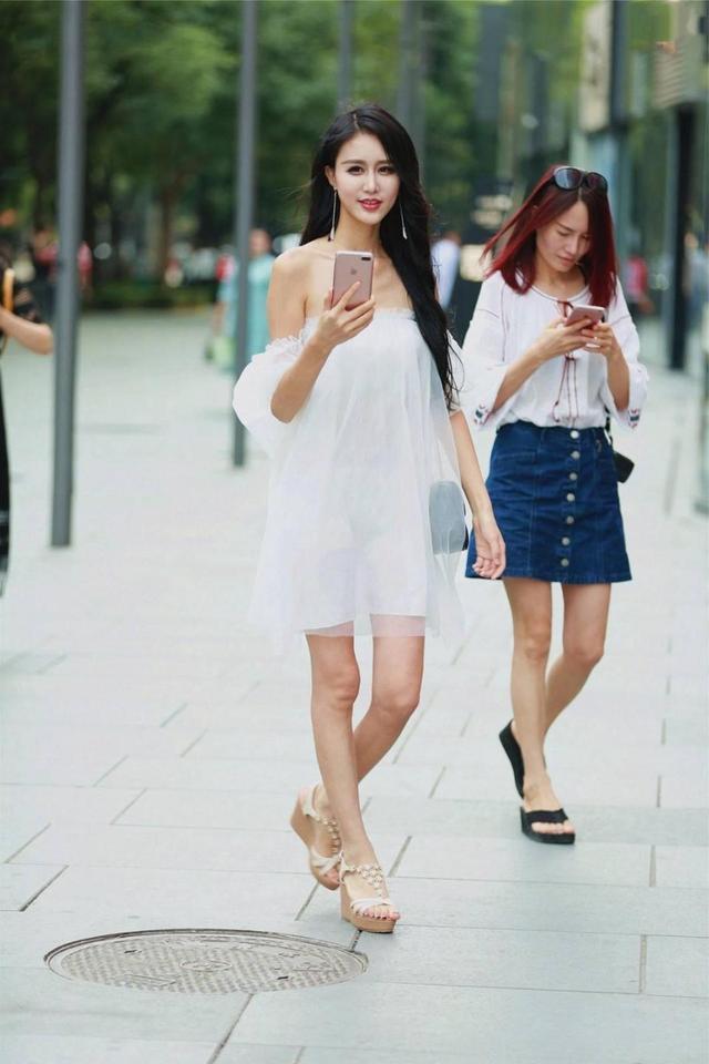 小姐姐身上|优雅洁白的连衣裙,穿在小姐姐身上,甜美优雅仙气十足