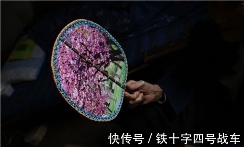 111岁长寿奶奶,喜欢吃花生米,1个月3斤不够,100岁时还能缝扇子