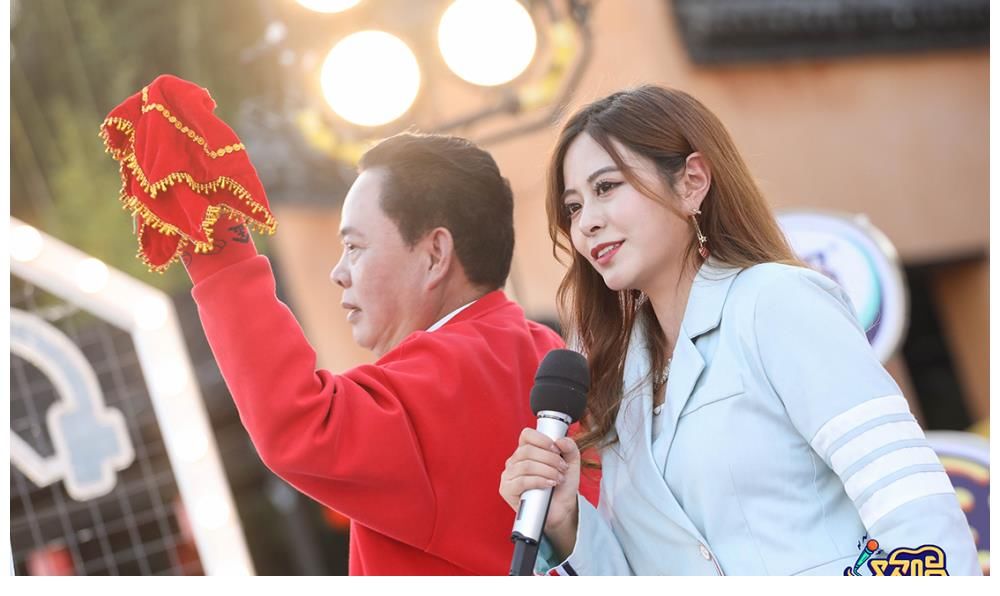 《欢唱大篷车》开到美丽乡村宁乡，乌兰图雅一曲《站在草原望北京》开场