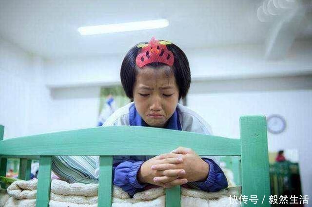 孩子|15岁女儿洗澡不避嫌，爸爸习以为常，小姨无奈训斥不知羞耻