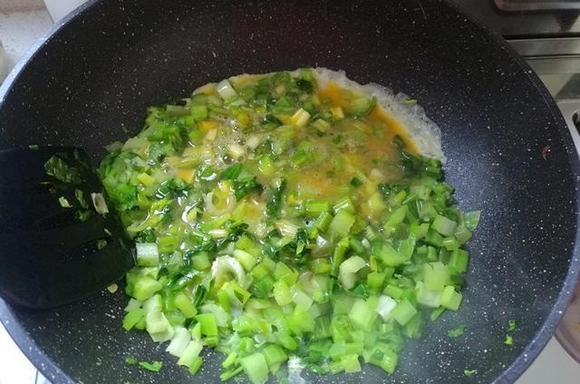 这菜的叶子是宝贝,拿来炒鸡蛋太鲜美,可惜90%的人都扔掉了