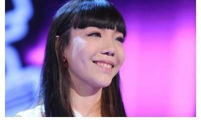 代言費(fèi)|走紅后就膨脹，穿襪子要4個(gè)人伺候，從上億代言費(fèi)淪落縣城賣唱