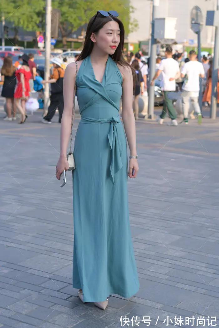 大气|长款挂脖式连衣裙,高级洋气,高贵典雅,尽显端庄大气的成熟感