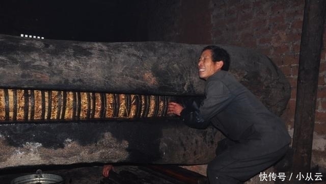 这种“油果子”,烂在地上的也有人要,碾压打磨,成品上百元一斤