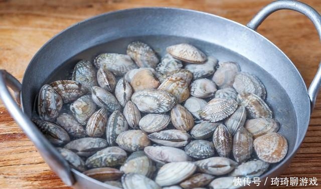 花蛤好吃沙子多教你一招,摇一摇5分钟,吐沙干净没腥味