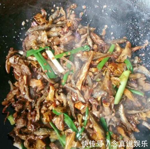 农村别有风味的下饭菜,吃了一口后简直不愿放下筷子