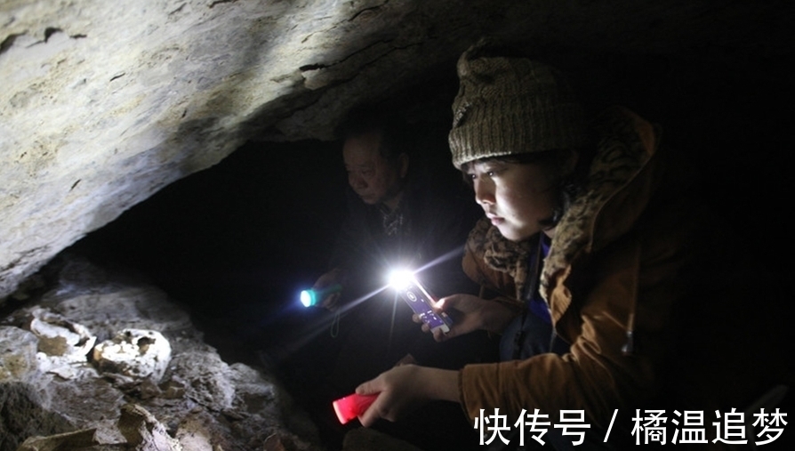山洞!老农无意发现一山洞,传闻有皇帝宝藏,进洞后手电筒一照转身就跑