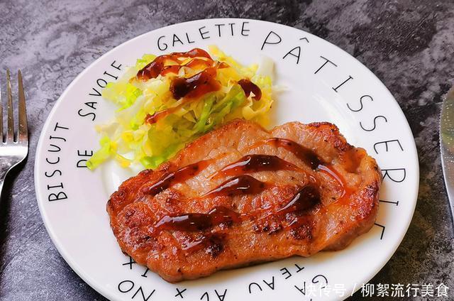 技巧|家常煎牛排,做法简单易学,3个小技巧,牛排鲜嫩有嚼劲,快试试