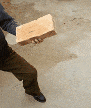 |搞笑GIF:不会合理利用工具来吹头发,那还能叫老司机吗