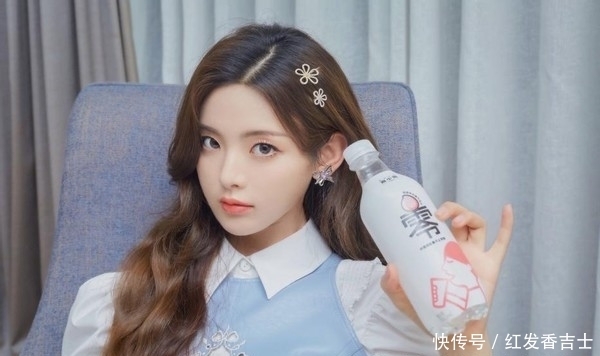 女人涂口红时,这3个“坏习惯”不改,口红再贵还是会掉色沾杯