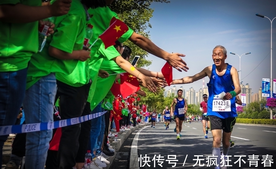 马拉松|耗时54年完成马拉松比赛!期间遇见自己另一半,结婚生下6个孩子
