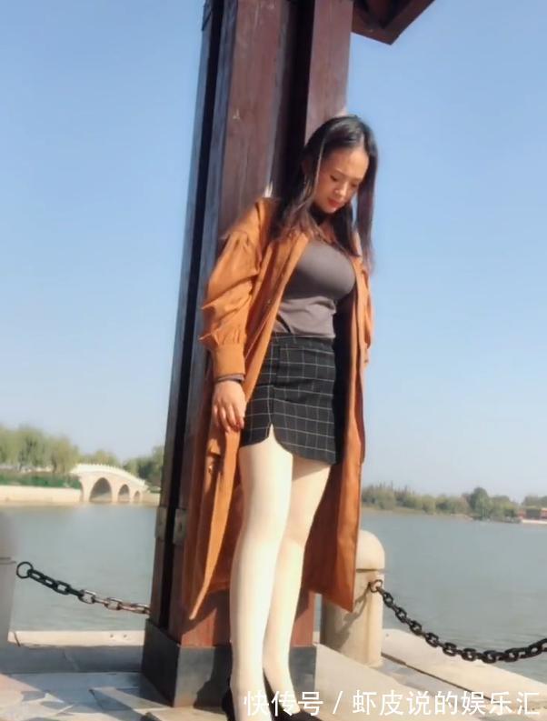 秋天 秋天的白色丝袜穿搭,给秋天带来了一抹亮色