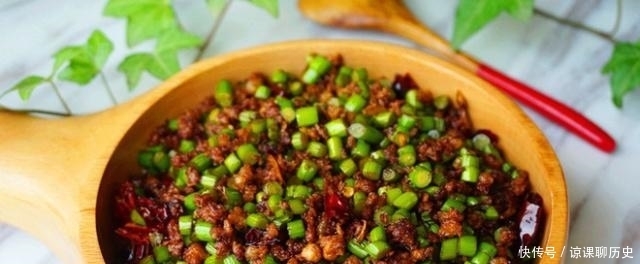 蒜苔|蒜苔新吃法，不炒蛋，不炒肉，这样炒鲜香还补钙，孩子爱吃！