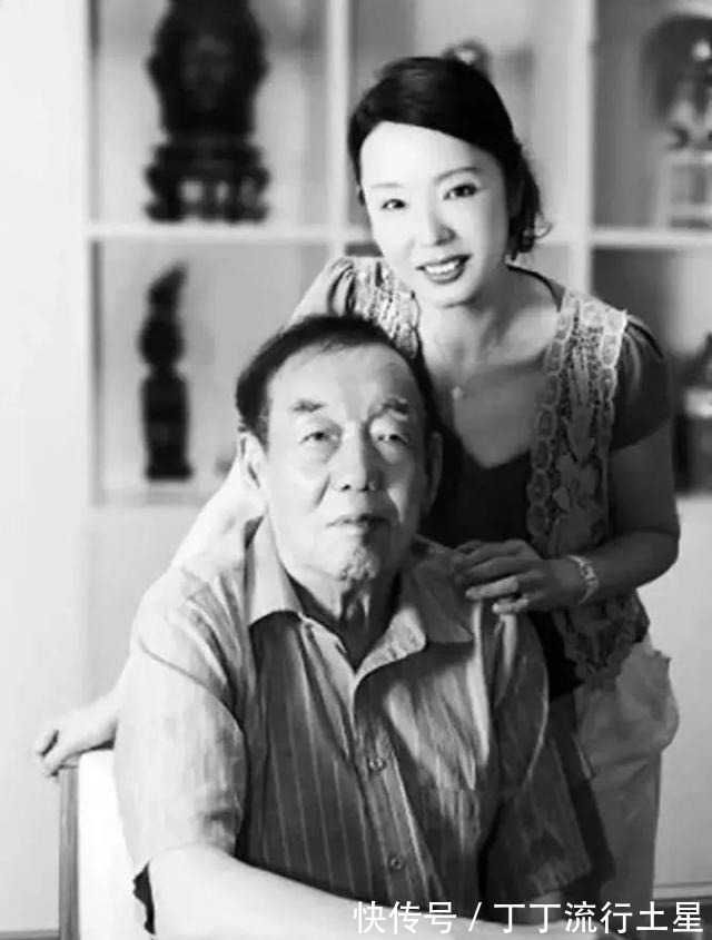 首长&严歌苓的母亲18岁拒绝首长追求,嫁给剧团小伙萧马,晚年却落魄