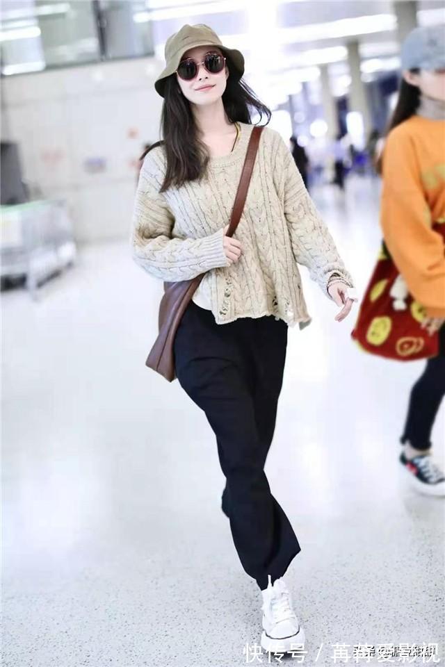 时髦|谁说“小白鞋”过时了?今春流行这样穿,时髦显瘦又显高,真好看