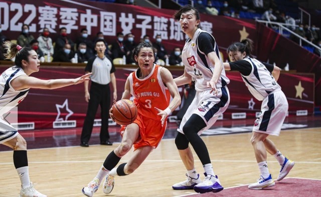 中国女篮|WCBA总决赛!内蒙古先拔头筹,终结四川19连胜,李月汝20分19篮板