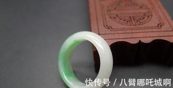 翡翠$翡翠戒指种类较多,如何挑选适合自己的戒指了解后恍然大悟!