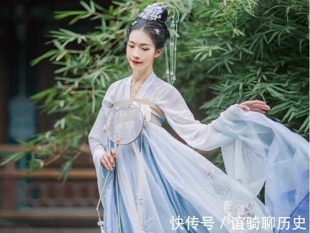 汉服|最近“汉服侧开扇”火了,妥妥的仙女本仙,网友:谁给我勇气看的
