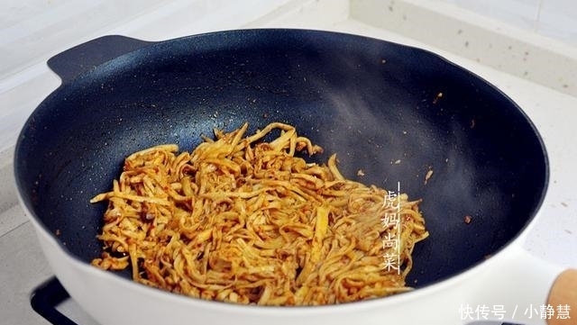 烤肉|杏鲍菇新吃法,一顿炒8个,比烤肉还香,夏天开胃不油腻