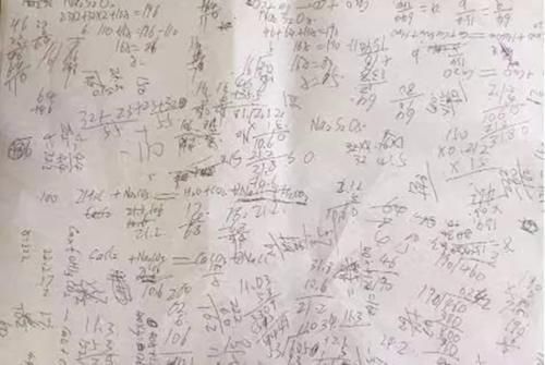 孩子|“学霸草稿纸”走红,字迹堪比“课堂笔记”,优秀果然是一种习惯