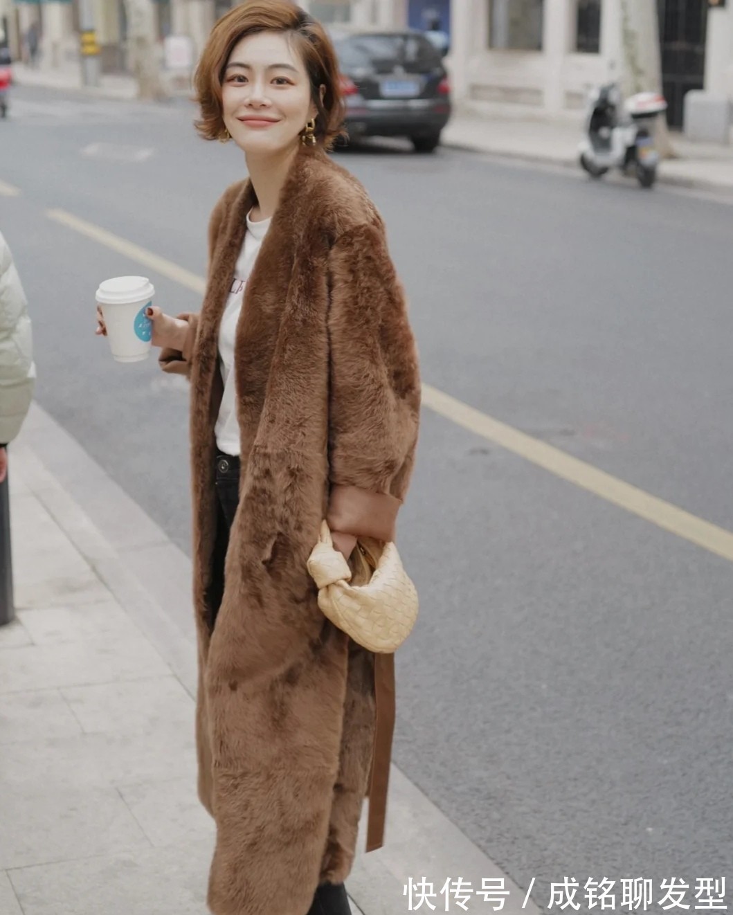 女性|这才是适合中年女性的气质穿搭,端庄得体又高级,时尚精致又减龄