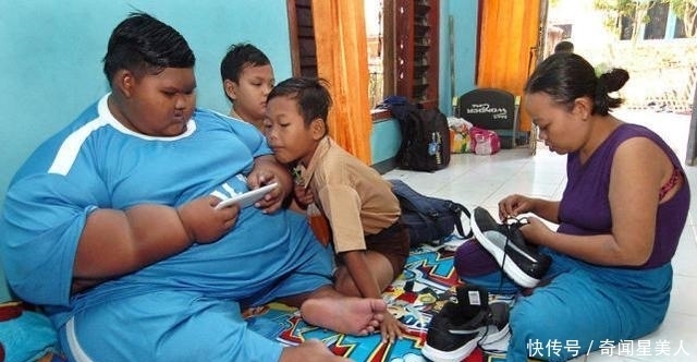 男孩|曾经那个世界最胖的男孩！体重384斤，减肥152斤后变帅小伙