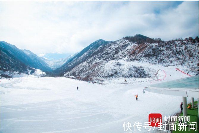 新闻记者|四川阿坝317国道上的第一座雪山 孕育出拥有“最长滑雪季”的鹧鸪山滑雪场