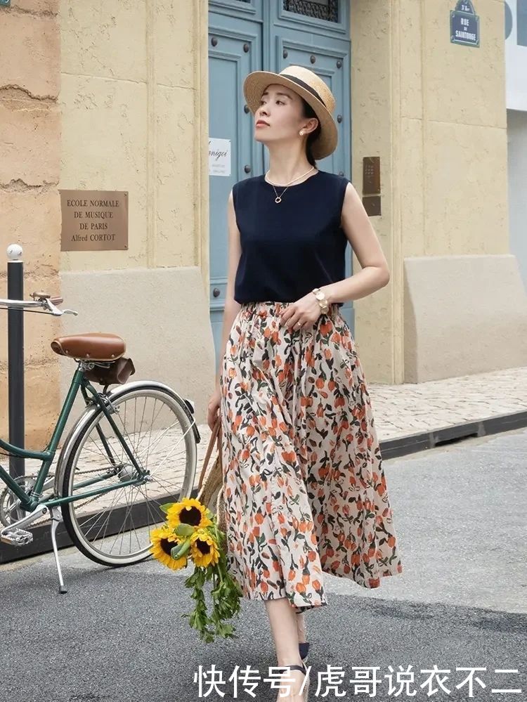 半裙|会穿“碎花半裙”的女人不显老，夏季这样搭，40岁比20岁还漂亮