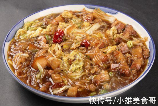 白菜炖粉条很好吃，诀窍全在这，做出来鲜香入味，一大锅不够吃