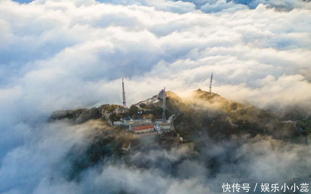 壮观！沂蒙最高峰云海翻腾，万人游蒙山仿入仙境！