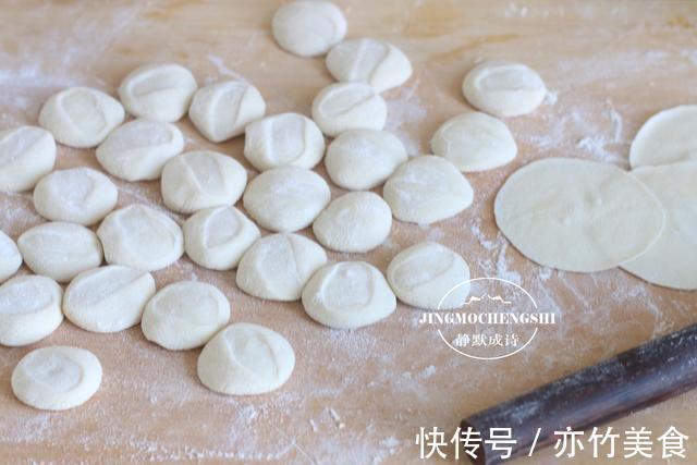 馅儿|调韭菜馅儿时,只要记住调味顺序,韭菜就不会出水,饺子鲜汁四溢