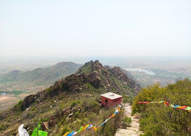 巨石|石家庄平山有座千年历史佛教名山，绝壁架桥，巨石临空，古迹众多