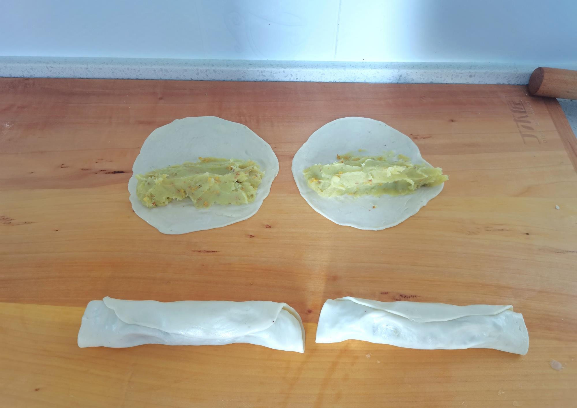 手抓饼的经典吃法,简单一卷,10分钟上桌,外酥里甜,外面买不到