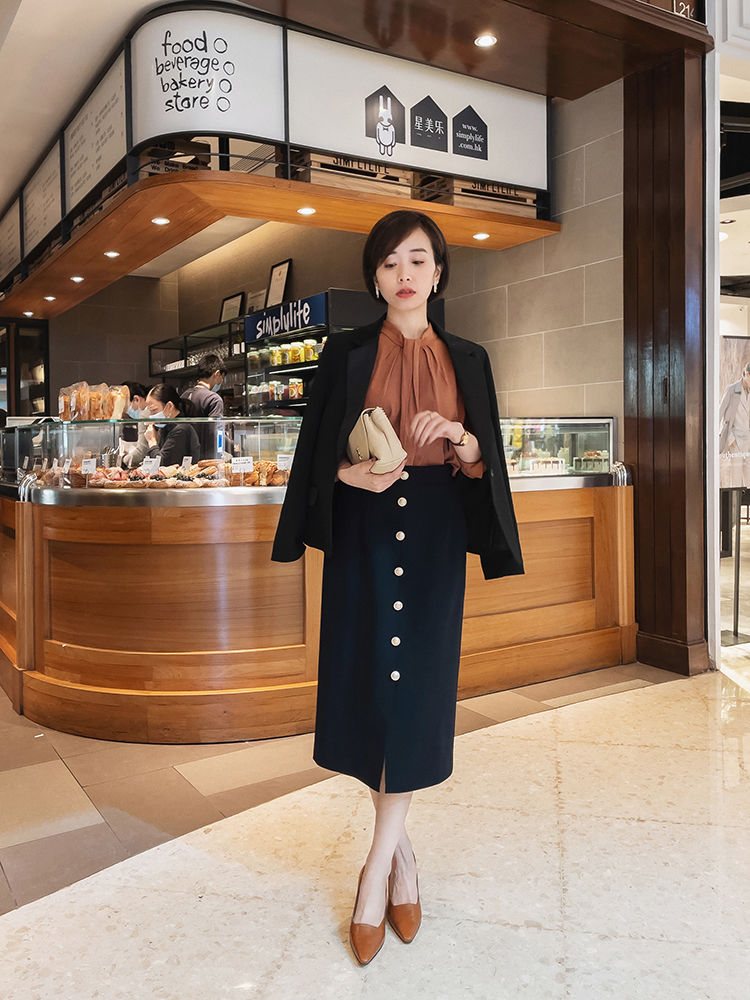 大地色|秋季给“小个子”女生的5套搭配指南，上身显高又显瘦，超好看