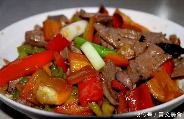 家常菜的做法，辣椒炒猪肝，鲜嫩味美，下饭又下酒