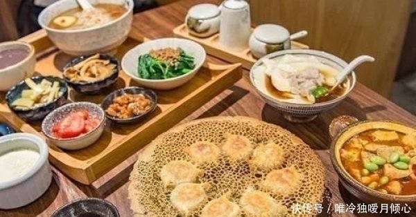 一家4口人的一顿饭,北方人表示很平常,南方人够我们吃2天
