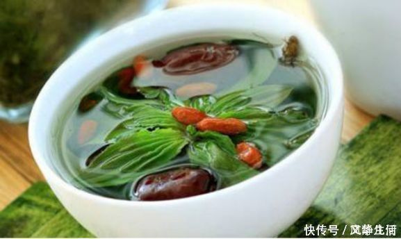 排毒养颜|车前草有妙用,治疗关节炎只是其一,中老年犯的大病小病全靠它