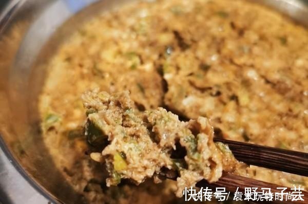 东北人爱吃的“鸡蛋焖子”做法，无需一滴水，咸香微辣，特别下饭