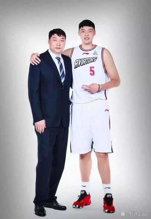 赵义明|赵仁斌:赵义明的父亲,原“沈部男篮”球员,深圳队担任教练多年