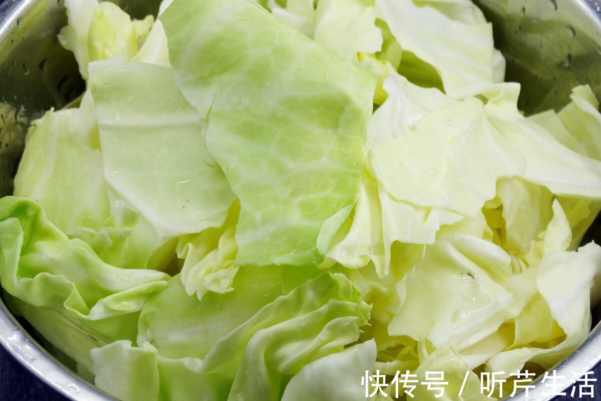 猪油|炒包菜，别再直接下锅了，牢记这1步，包菜更爽脆，颜色更翠绿