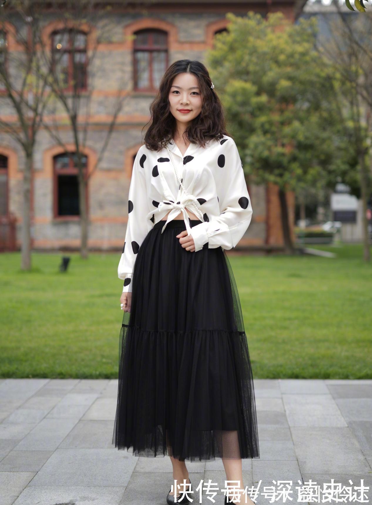 黑色 今春流行“衬衫+黑色半身裙”搭配,减龄时尚优雅,精致显瘦高级